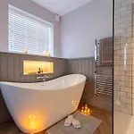 Castle View H Tub & Ev Charger Sleeps 6 *