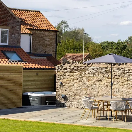 Castle View H Tub & Ev Charger Sleeps 6 * East Ayton