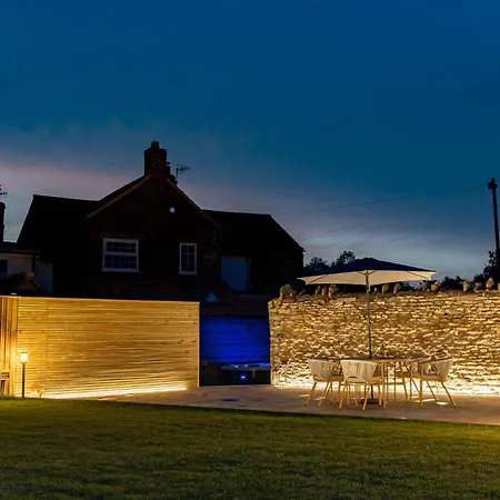 بيت للعطل Castle View - Htub & Ev Charging