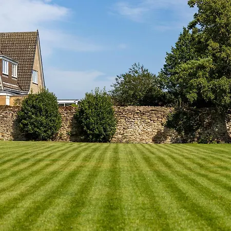 بيت للعطل Castle View - Htub & Ev Charging *