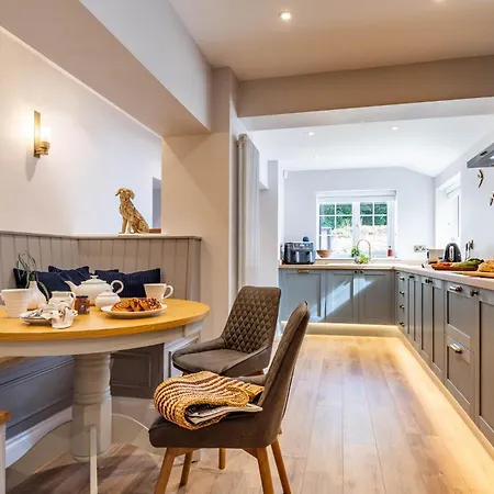 Castle View - Htub & Ev Charging بيت للعطل